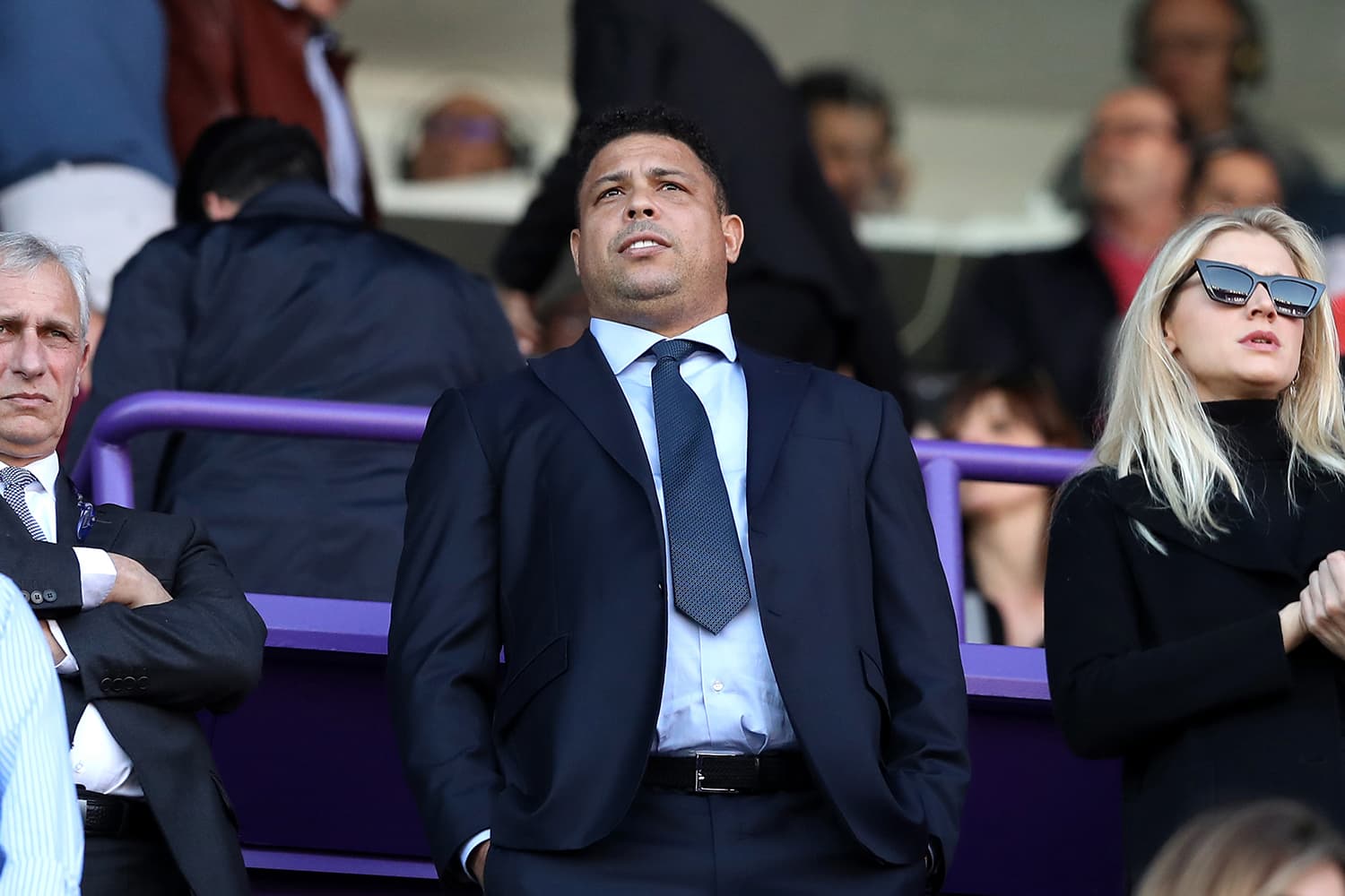 Alvo de protestos, Ronaldo vende o Real Valladolid