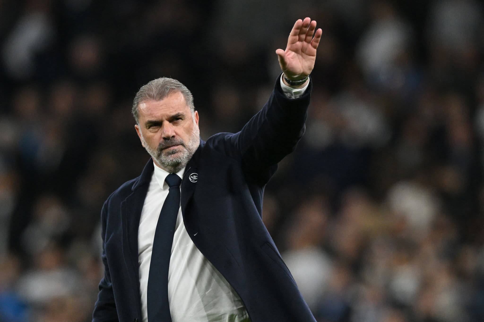Tottenham demite Postecoglou; técnico critica decisão