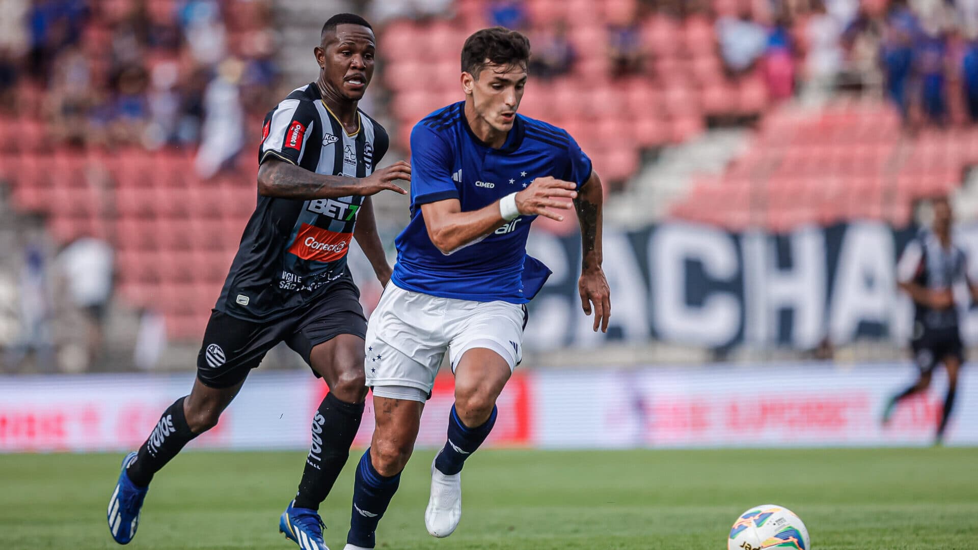 Cruzeiro tropeça no Athletic dentro de casa e Inter segue invicto no Gauchão