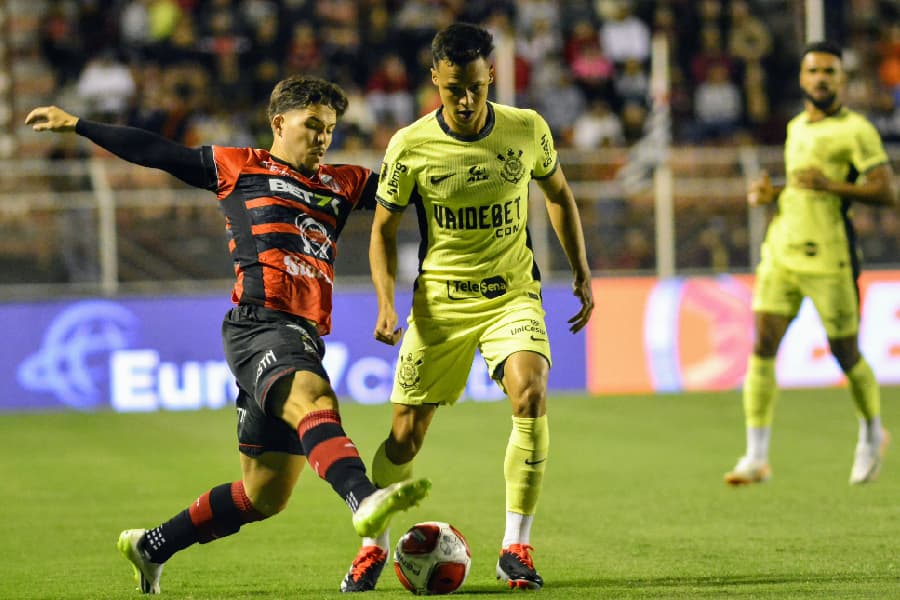 Palmeiras vence a primeira no Paulistão e Corinthians perde para o Ituano no interior