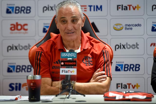 Pressionado, Tite admite queda de rendimento do Flamengo