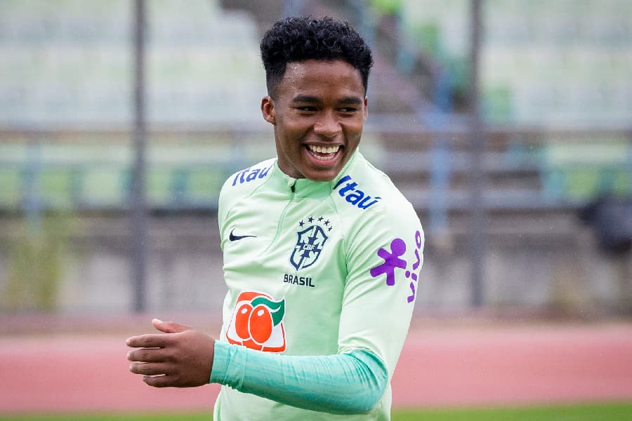 Endrick diz que não criará personagem para ser ‘novo Neymar ou Ronaldo’