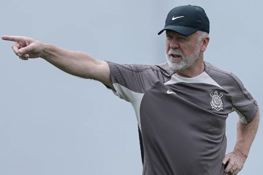 Mano deixa o Corinthians com baixo aproveitamento e multa milionária