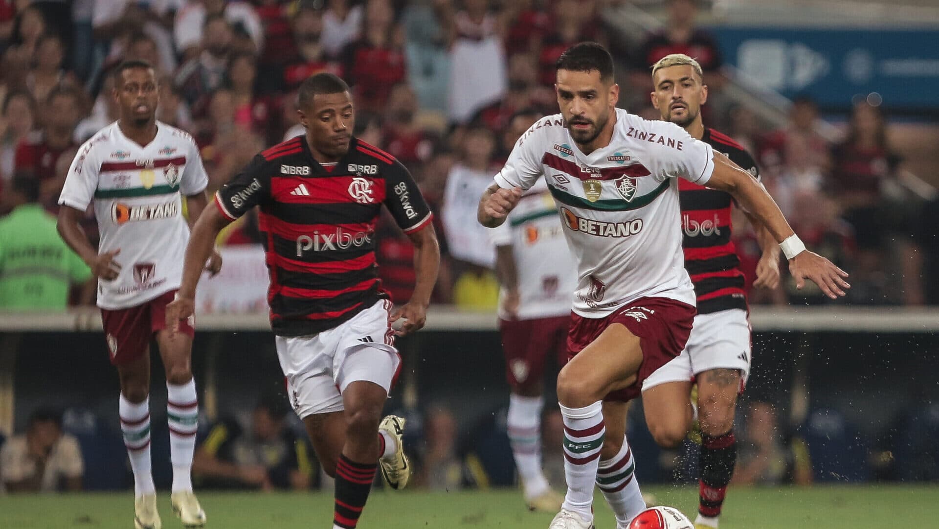 Flamengo é pragmático, segura o Fluminense e avança à final do Carioca