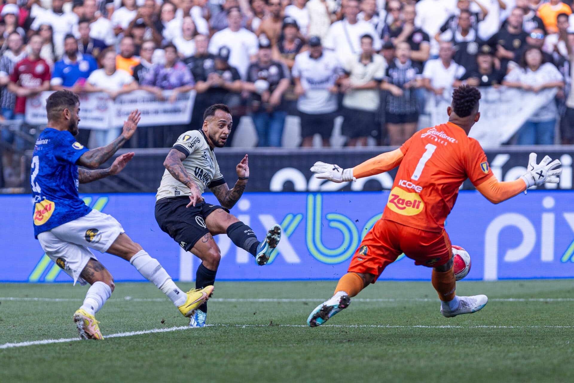 Corinthians vence o Santo André com gol nos acréscimos, mas cai no Paulistão