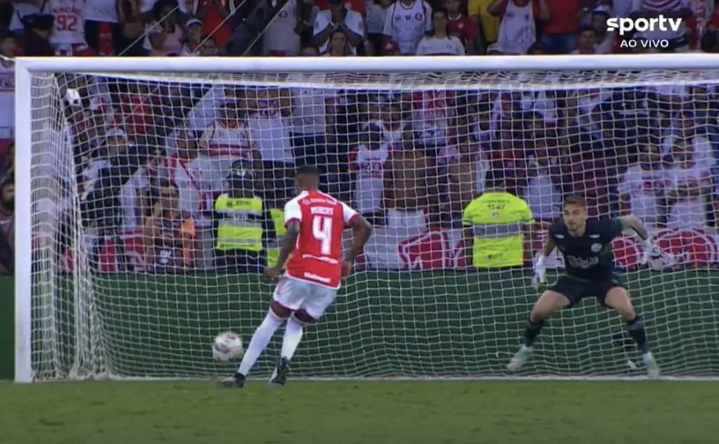 Robert Renan entra na lista de erros bizarros de cavadinha