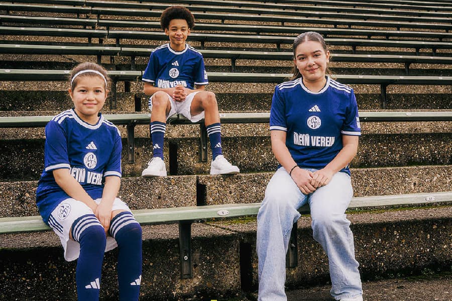 Schalke 04 lança uniforme feito pelos torcedores e com referências históricas