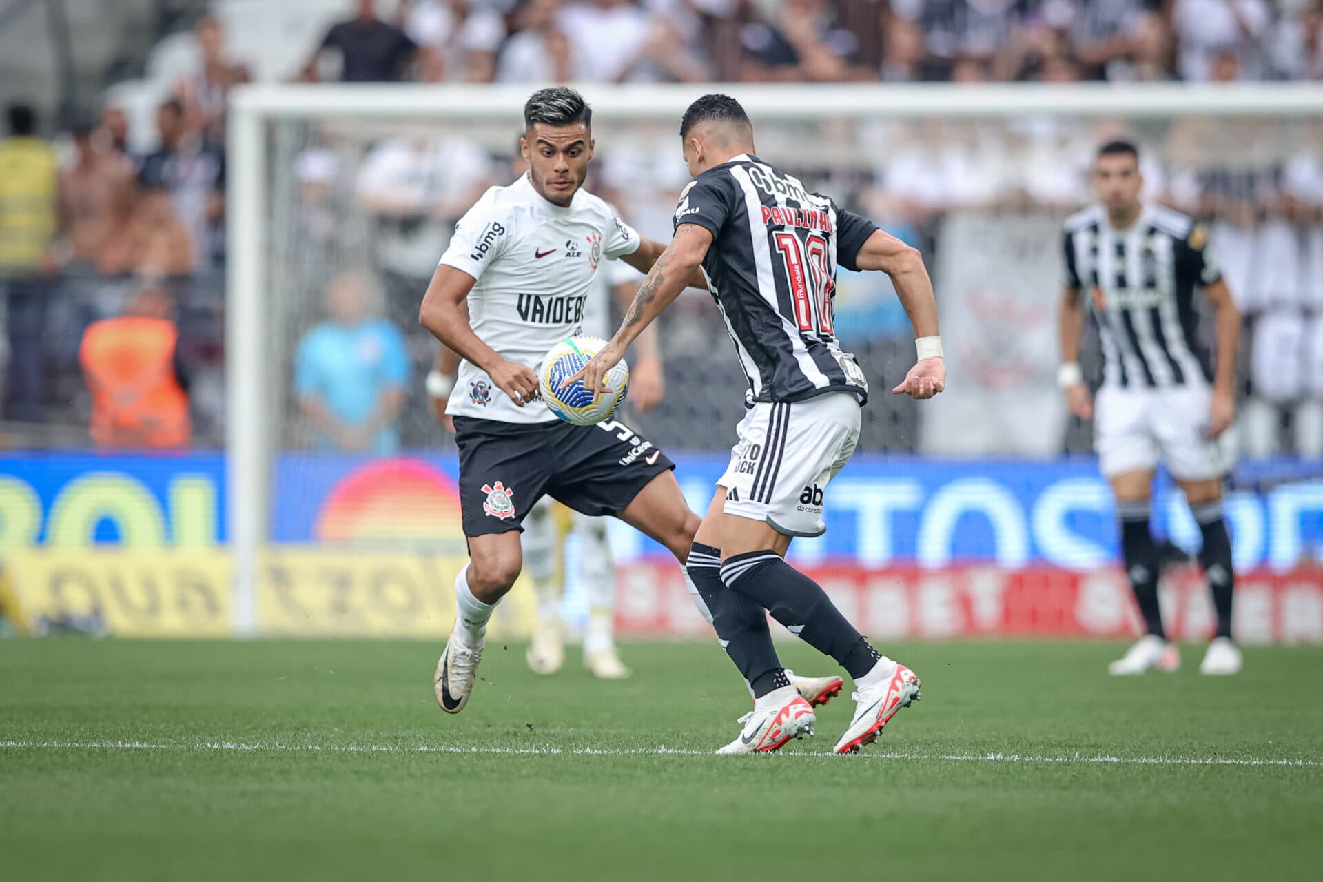 Com um a mais, Corinthians fica no empate sem gols com o Galo, em Itaquera