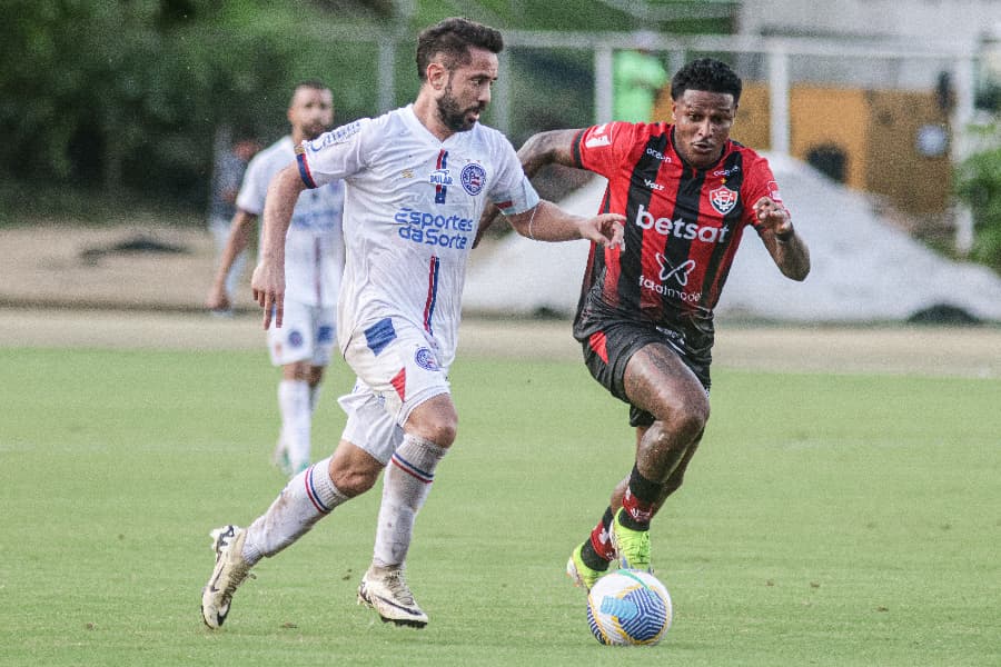 Vitória larga na frente e Bahia responde para empate no clássico Ba-Vi