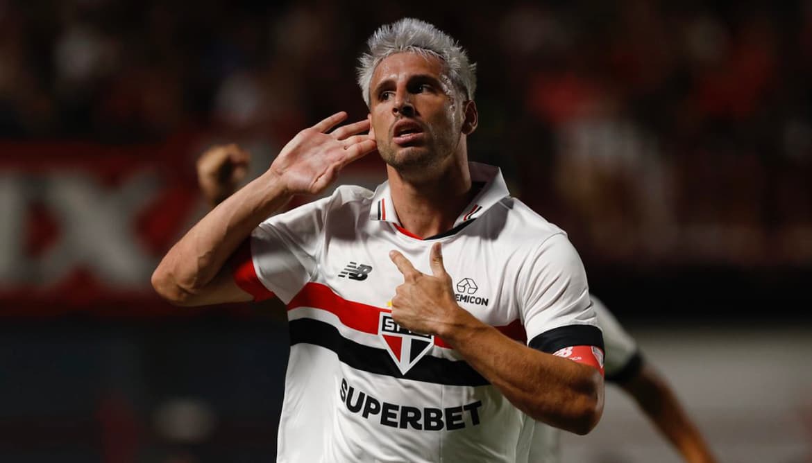 Calleri fica a um gol de igualar maiores artilheiros do São Paulo na Libertadores