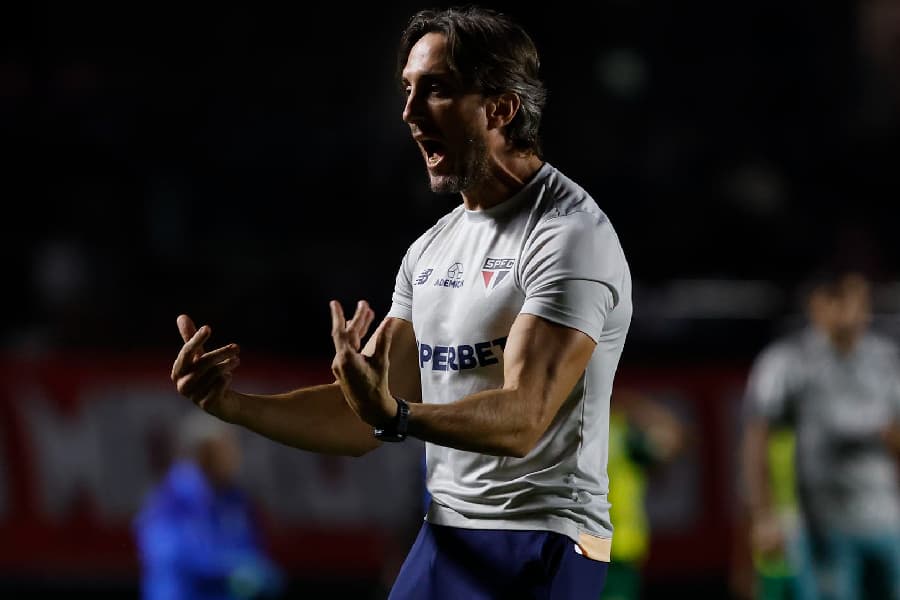 São Paulo de Zubeldía perde pouco, mas acumula decepções