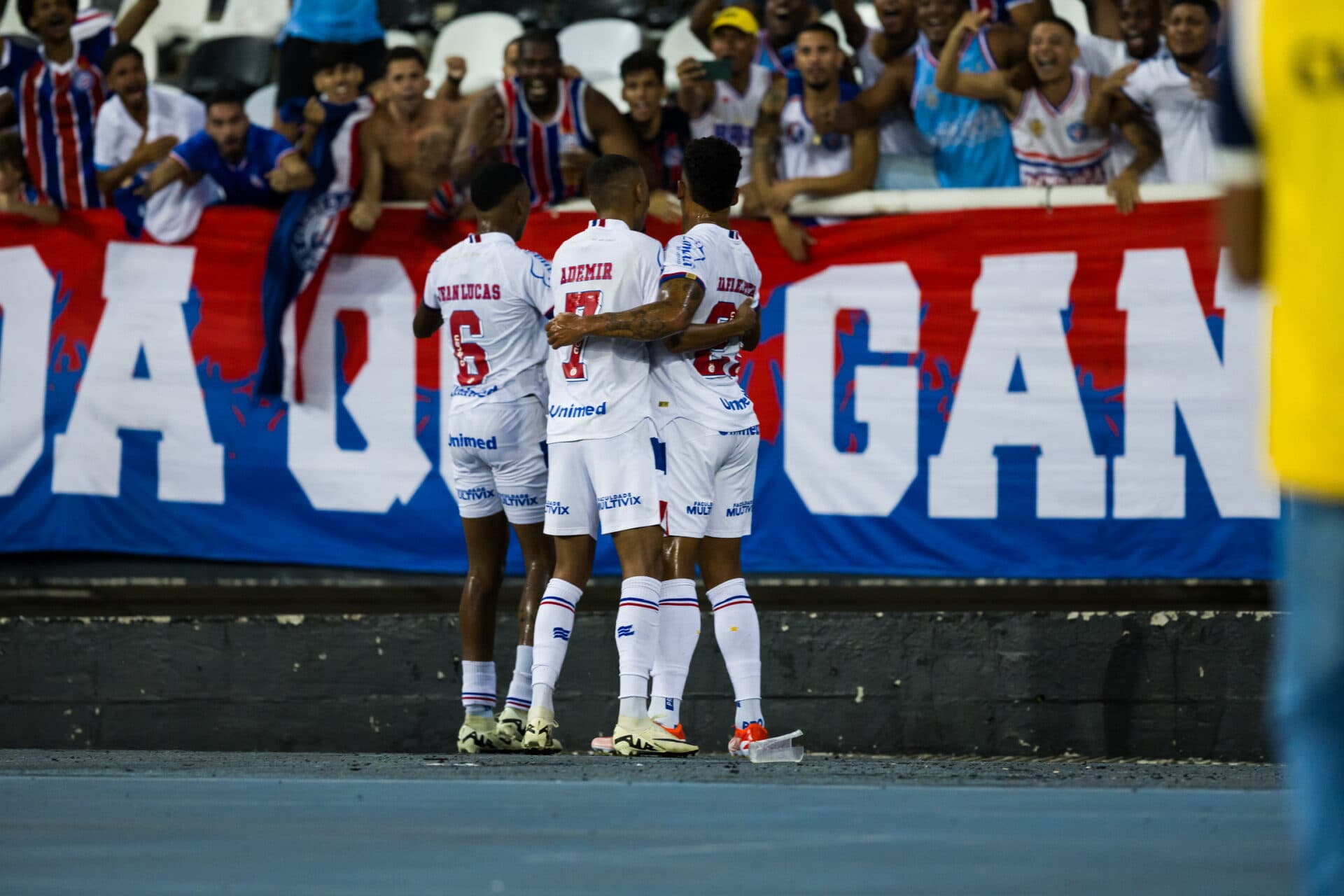 Bahia triunfa contra o Botafogo e vai à vice-liderança do Brasileirão