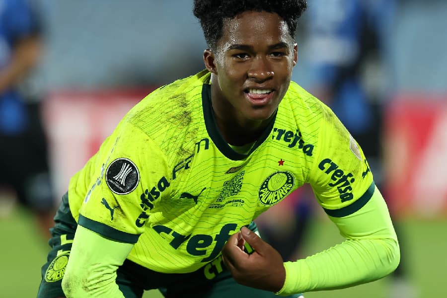 O que significa a comemoração de Endrick que gerou amarelo e confusão