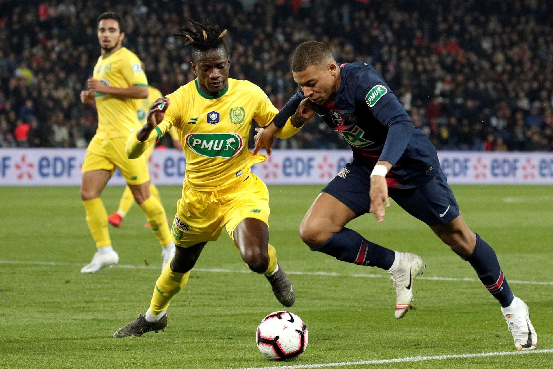 Jogador ex-Barça nega ter colocado irmão gêmeo em seu lugar