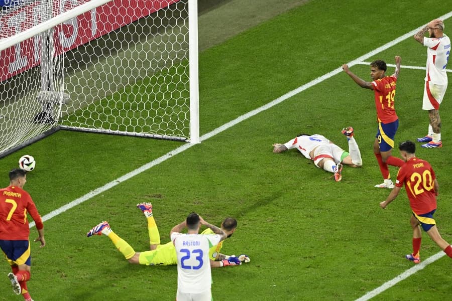 Espanha domina Itália e se classifica às oitavas da Euro