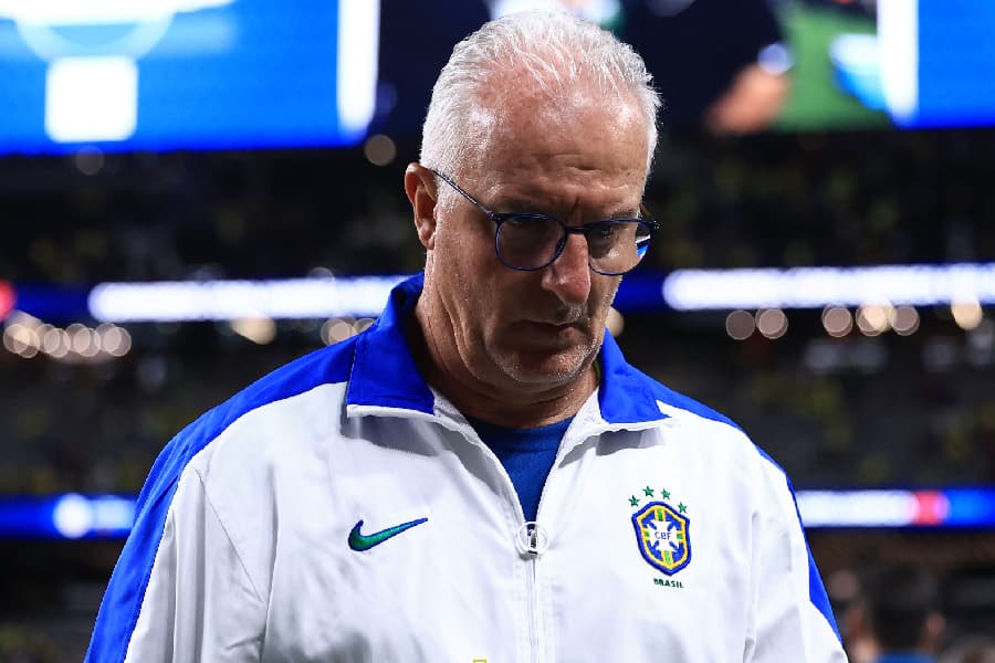 Dorival cita prejuízo por erros de arbitragem: ‘Só ele não viu o pênalti’