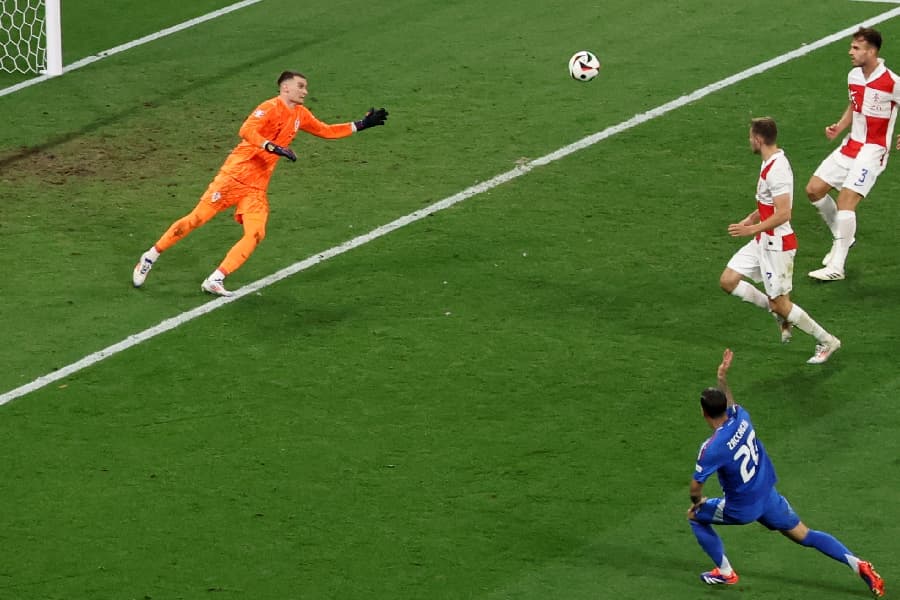 Itália empata no último minuto e avança na Euro