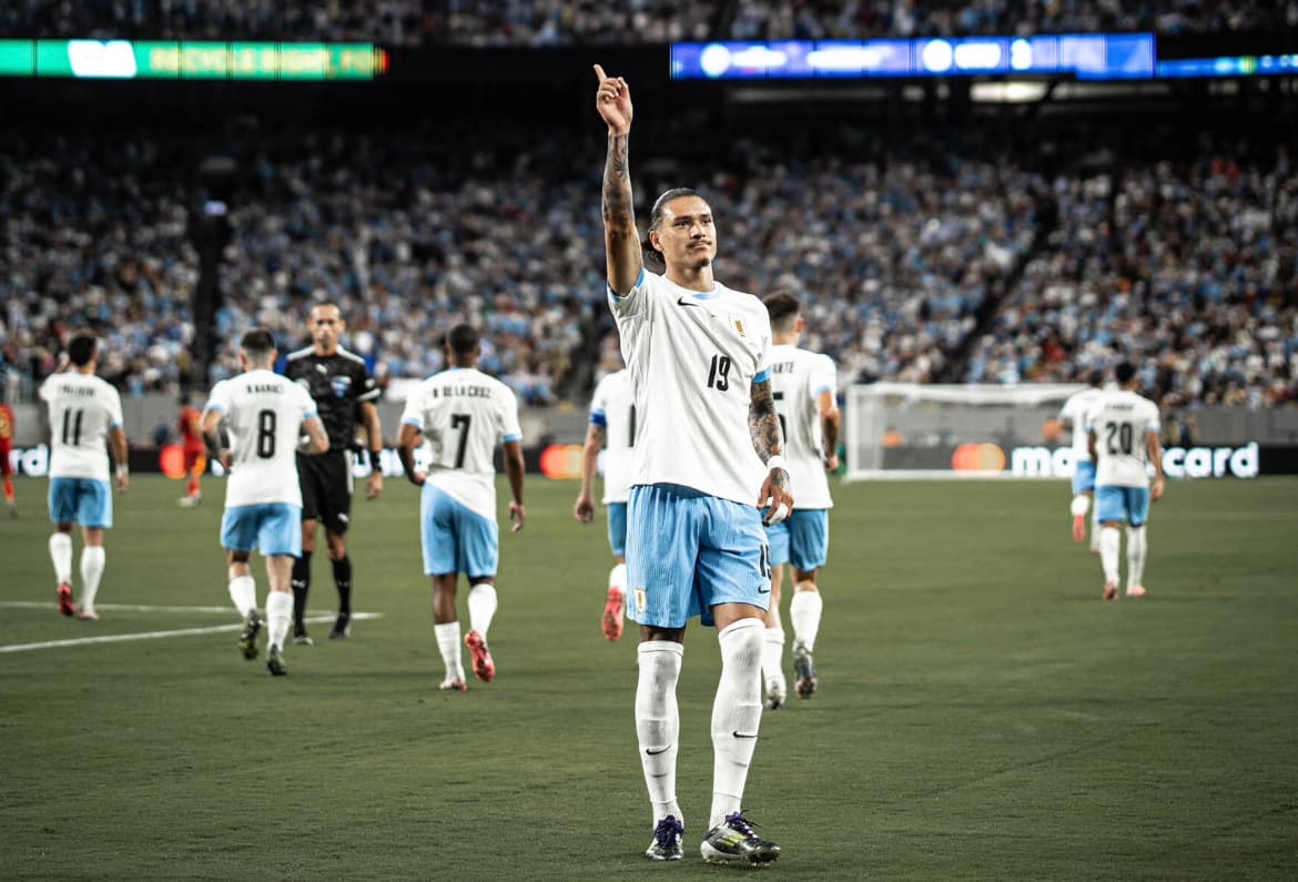 Na rota do Brasil, Uruguai goleia a Bolívia