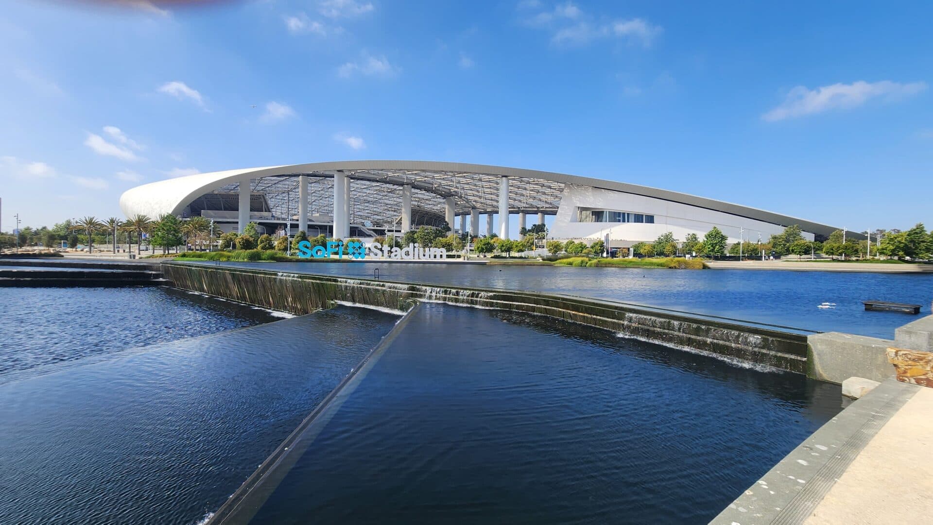 Palco da estreia do Brasil, SoFi Stadium exibe luxos e problemas