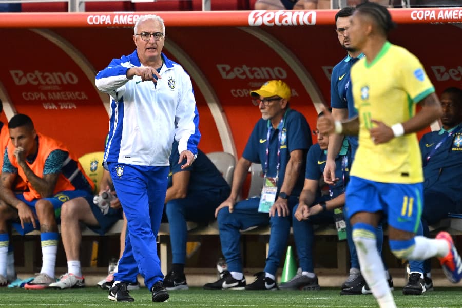 Dorival vê Brasil respeitado, mas busca novo protagonista sem Vini Jr