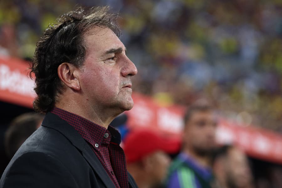 ‘Desconhecido’ Néstor Lorenzo conduz Colômbia imbatível a feito histórico