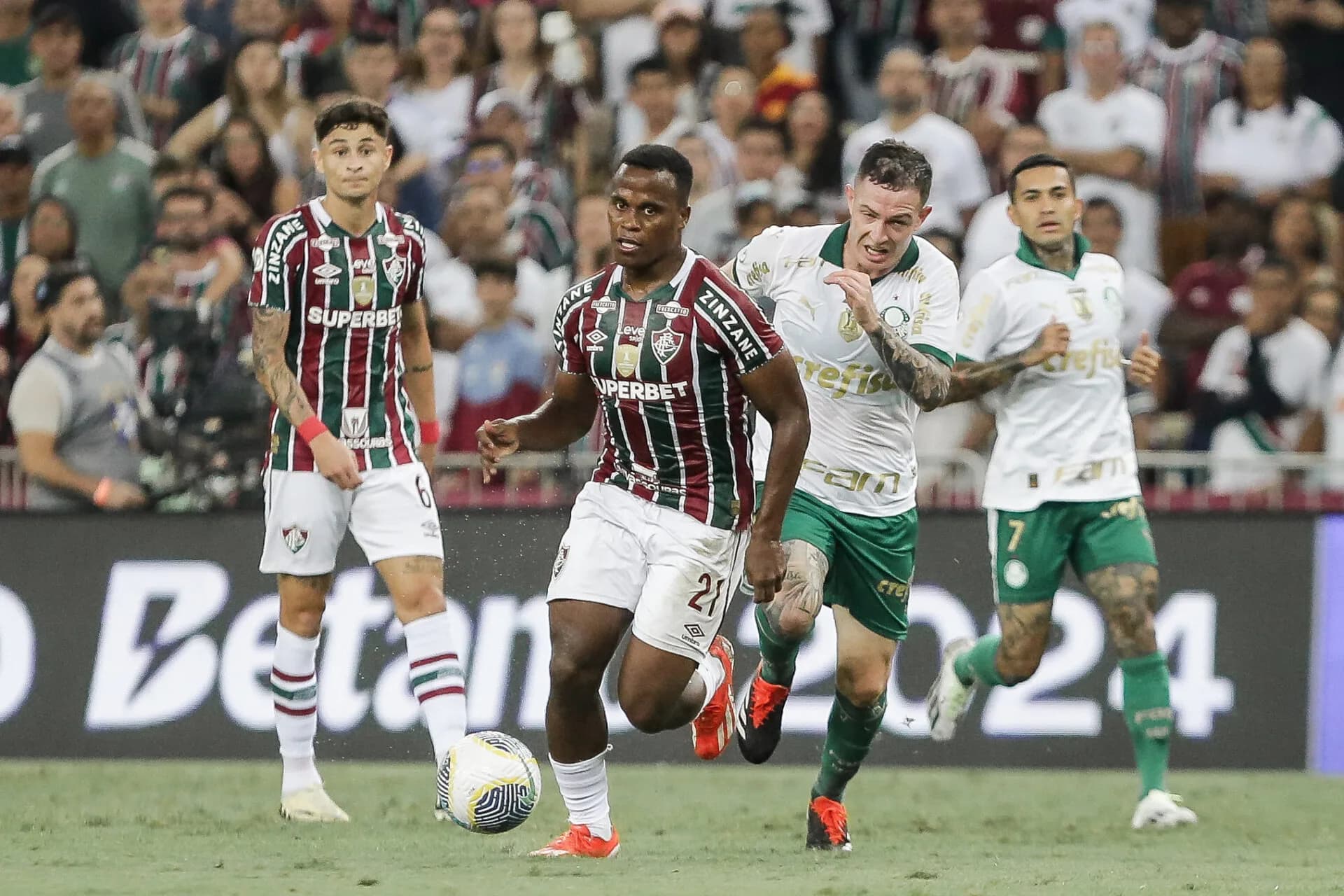 Fluminense bate o Palmeiras e dá sequência em reação no Z-4