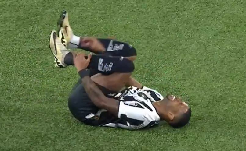 Junior Santos fratura a tíbia e desfalca Botafogo