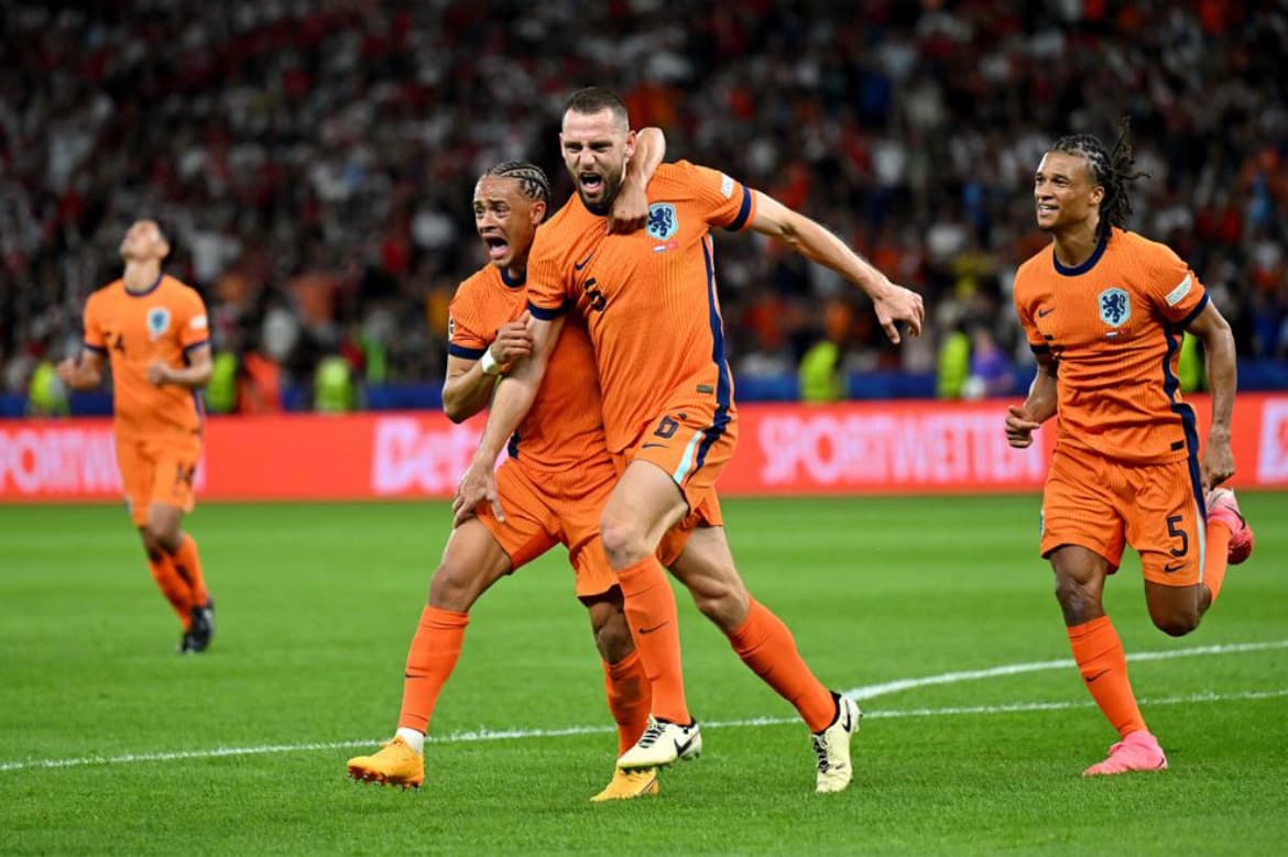 Holanda vira contra a Turquia e se classifica para a semi da Euro