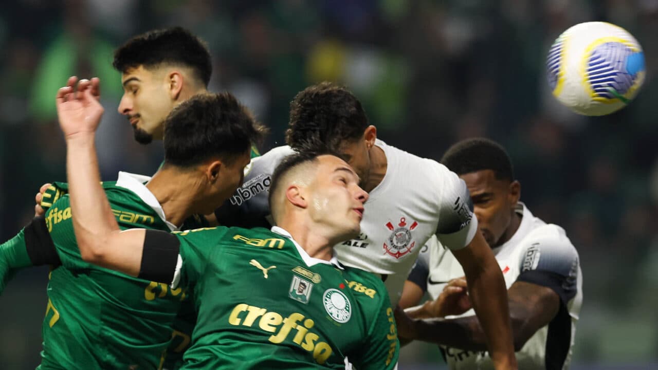Corinthians sofreu 8 gols após escanteios contra o Palmeiras de Abel Ferreira