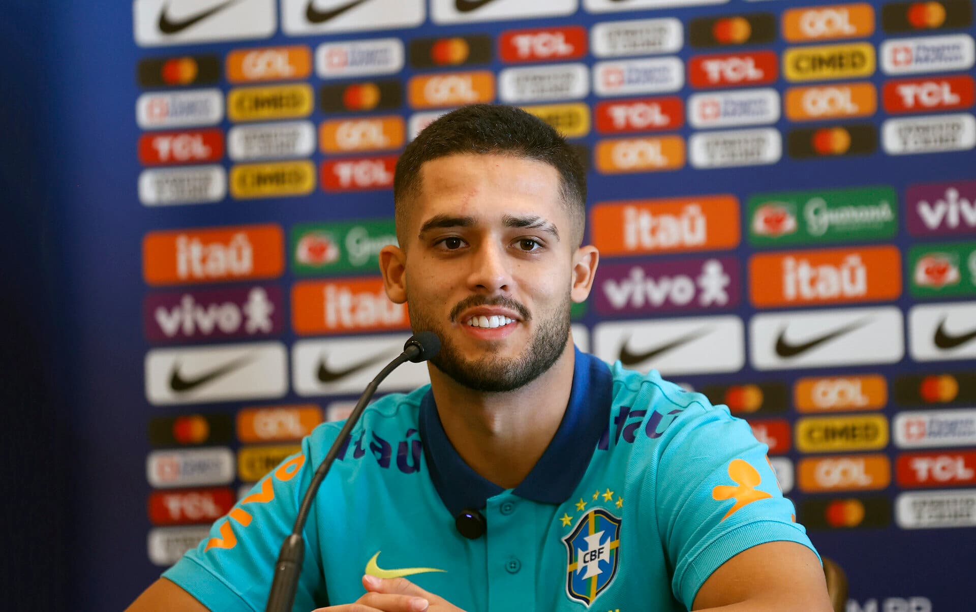 Dortmund acerta a contratação do lateral brasileiro Yan Couto