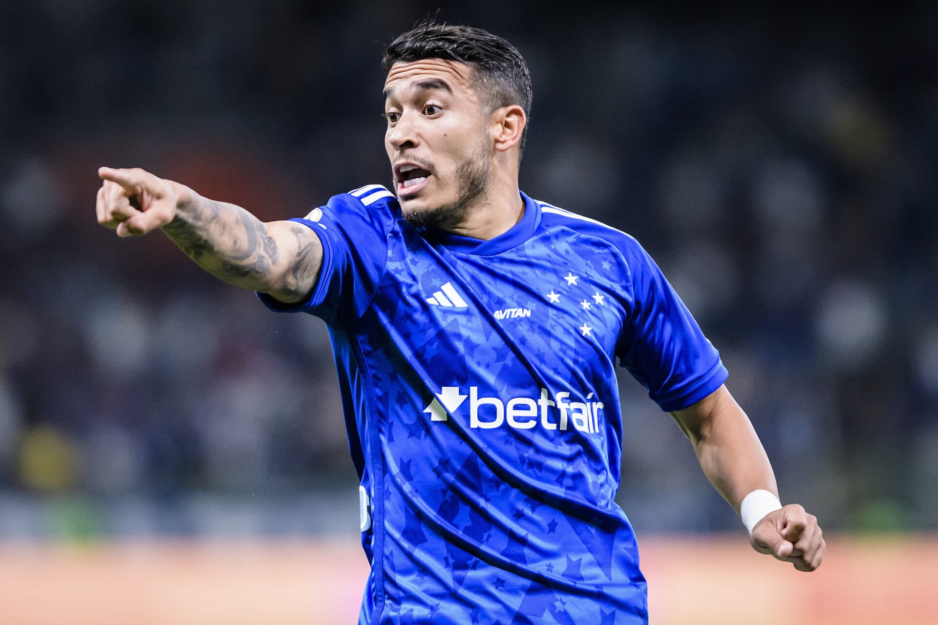 William, do Cruzeiro, é convocado por Dorival para lugar de Yan Couto