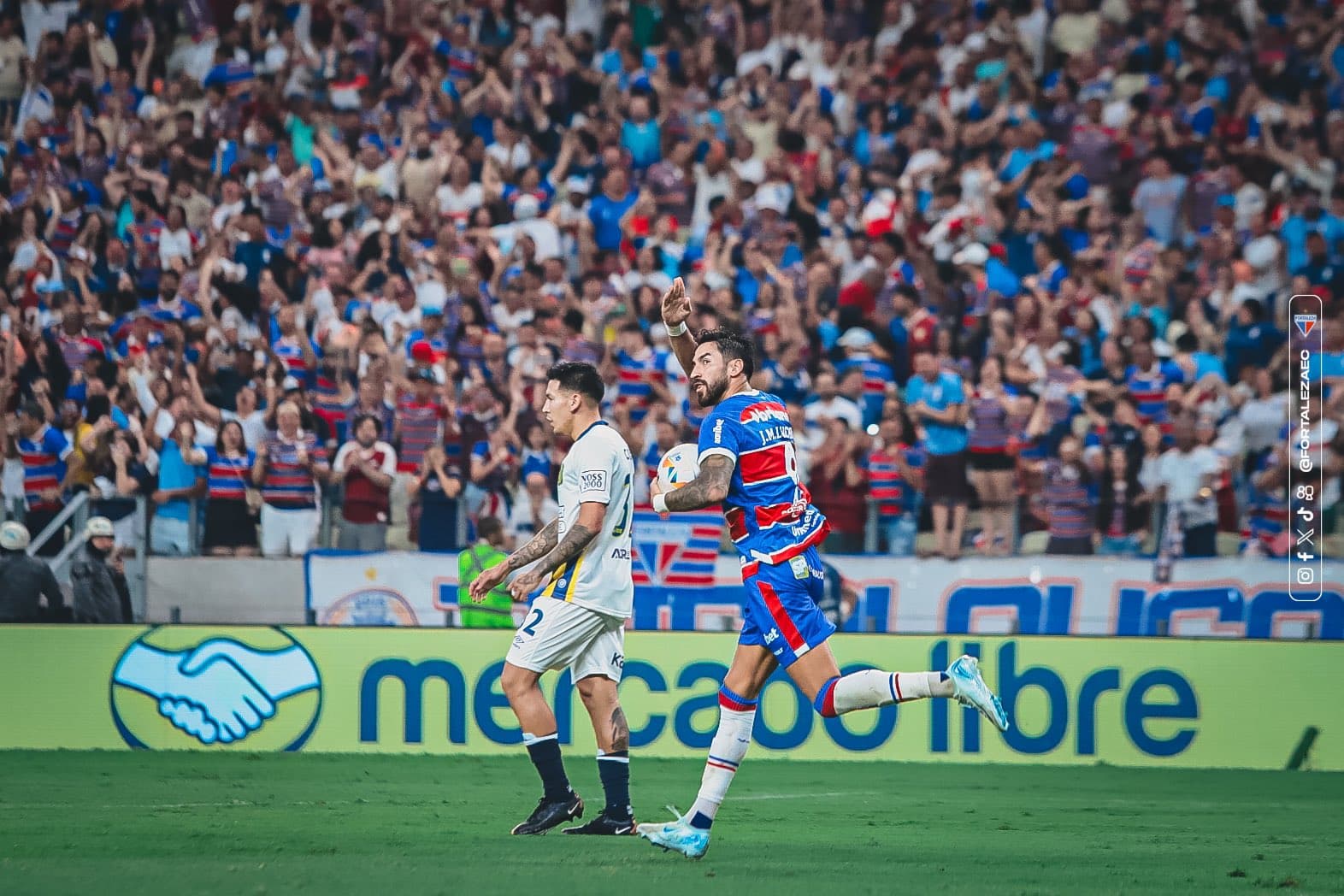 Fortaleza vira contra Central e pega Corinthians nas quartas da Sul-Americana