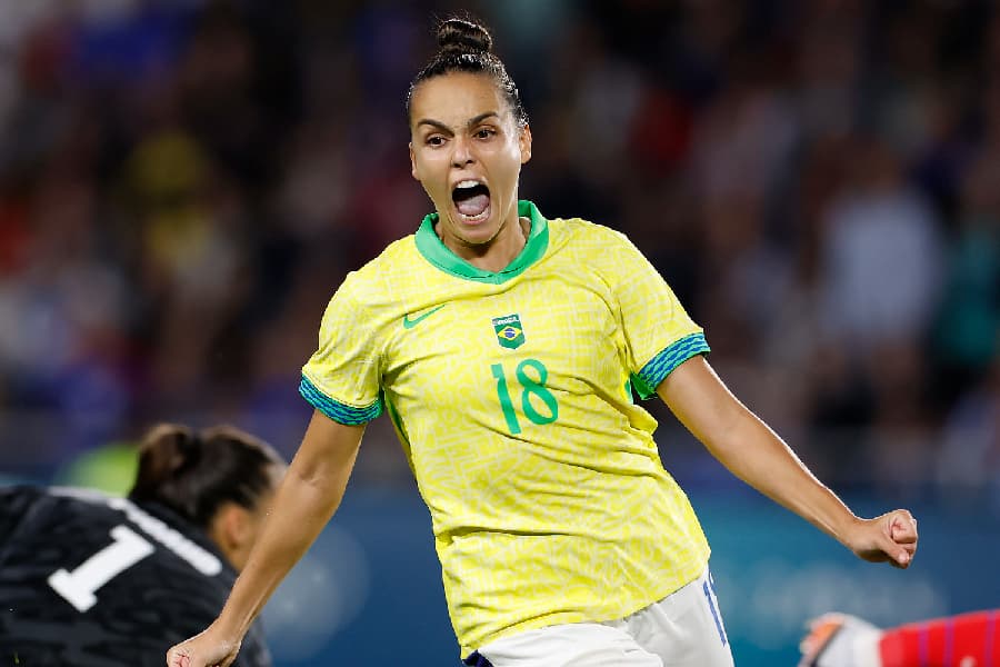 UEFA quer investir 1 bilhão de euros no futebol feminino