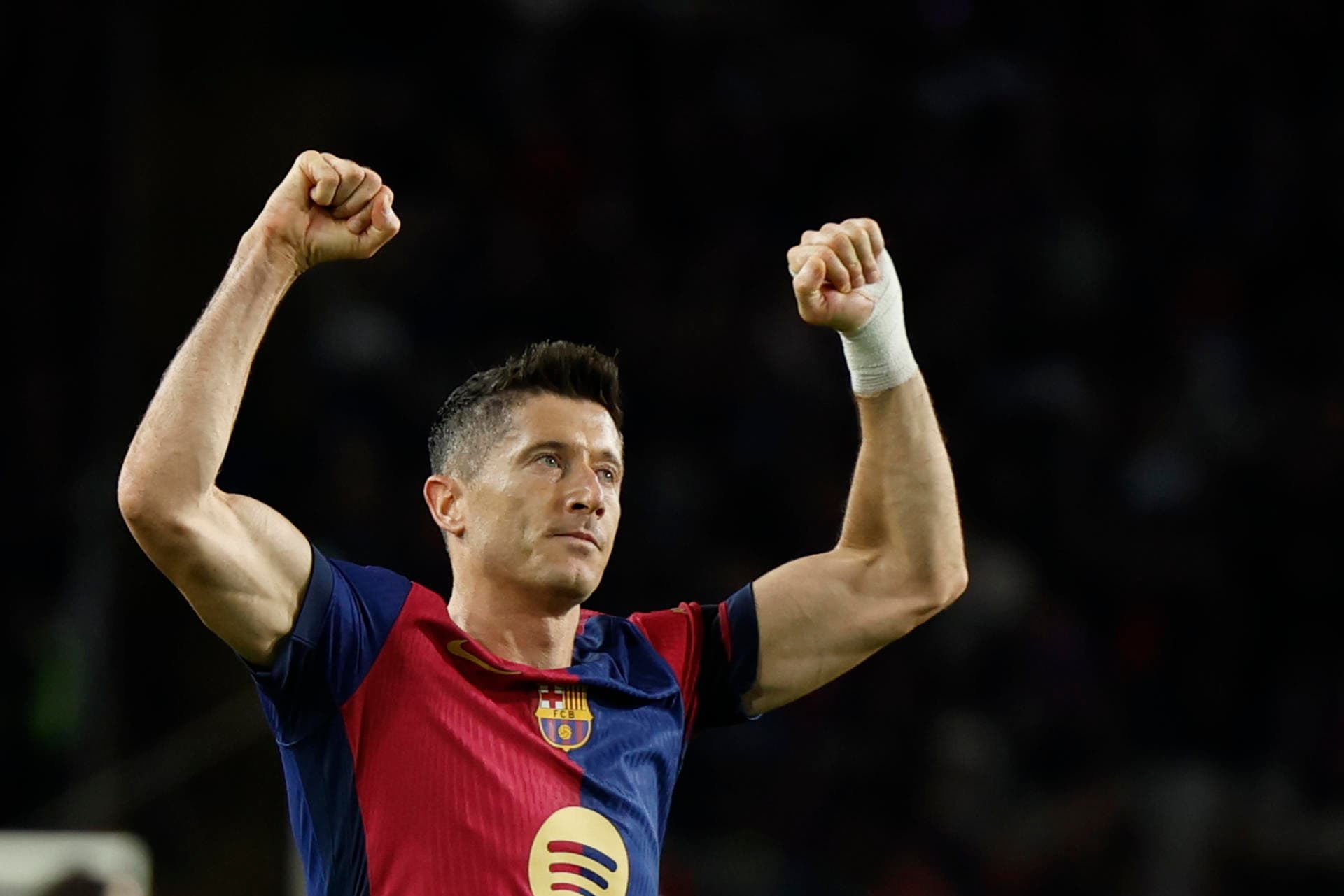 Lewandowski é o 8º jogador a chegar os 700 gols em jogos oficiais na história