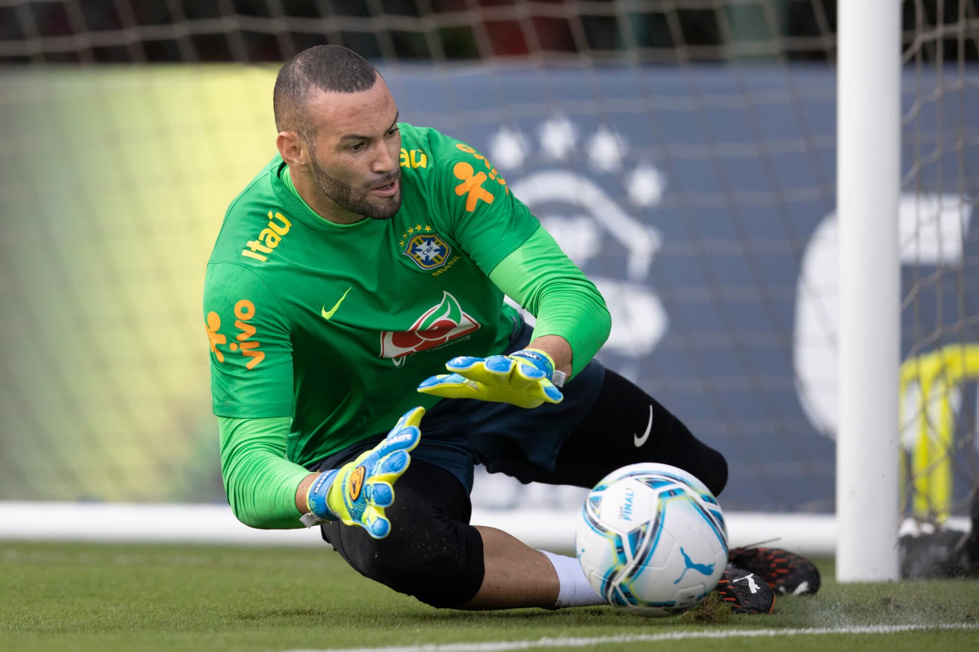 Weverton é convocado e substitui Alisson na seleção brasileira