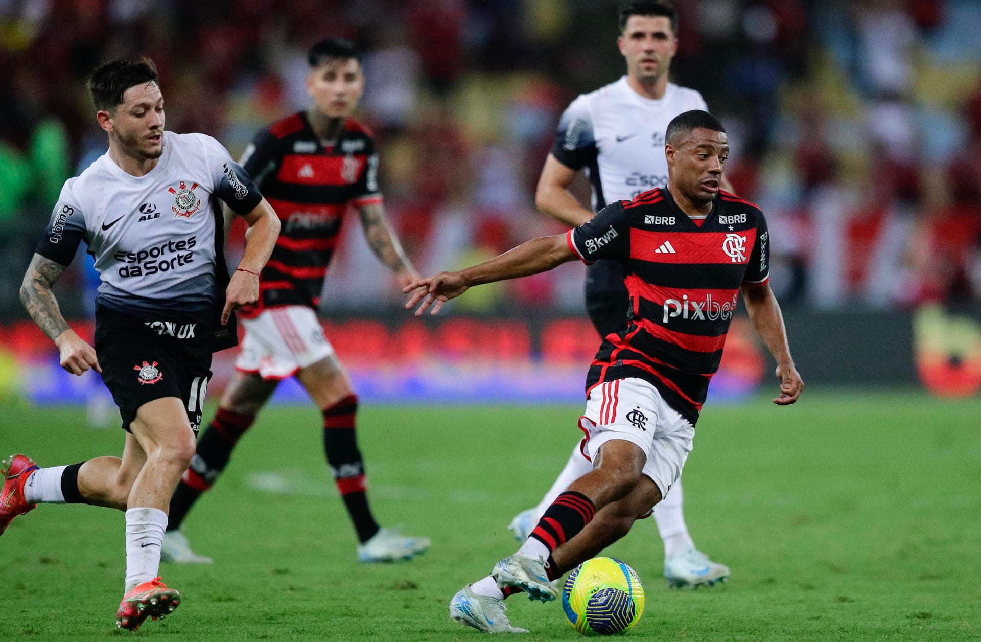 Flamengo sufoca o Corinthians e larga na frente na Copa do Brasil