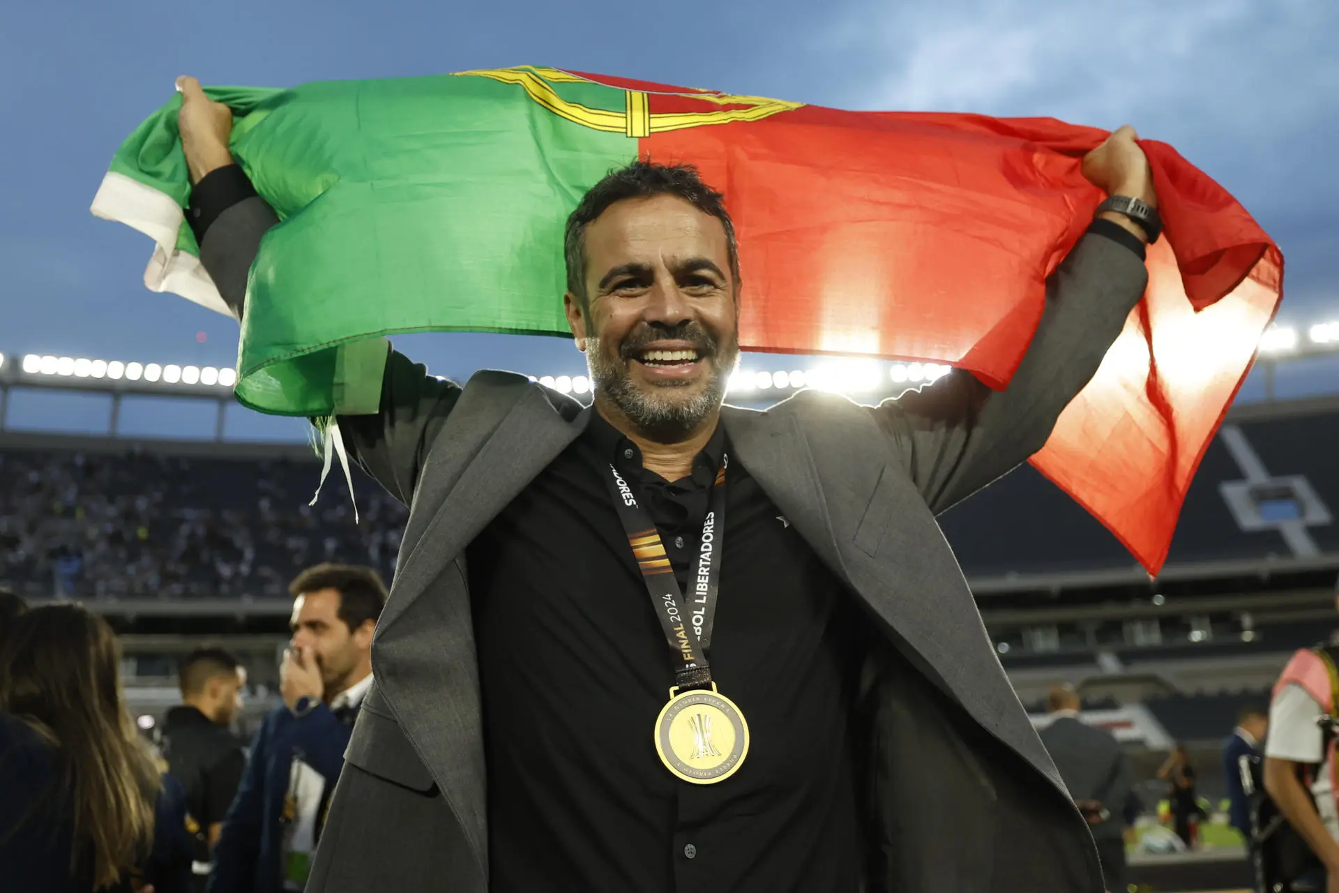 Artur Jorge se despede do Botafogo: “A estrela me acompanha por toda a vida”