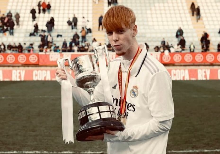 Promessa do Real Madrid se aposenta por bactéria no joelho