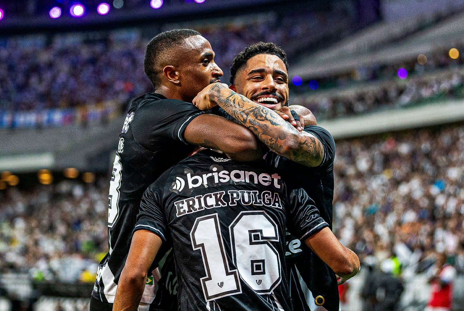 Quais clubes começam 2025 proibidos de contratar pela FIFA?