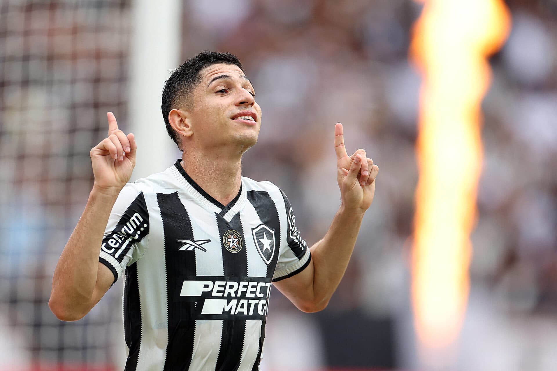 Vasco e Botafogo entram em lista de camisas mais bonitas de 2024, veja todas