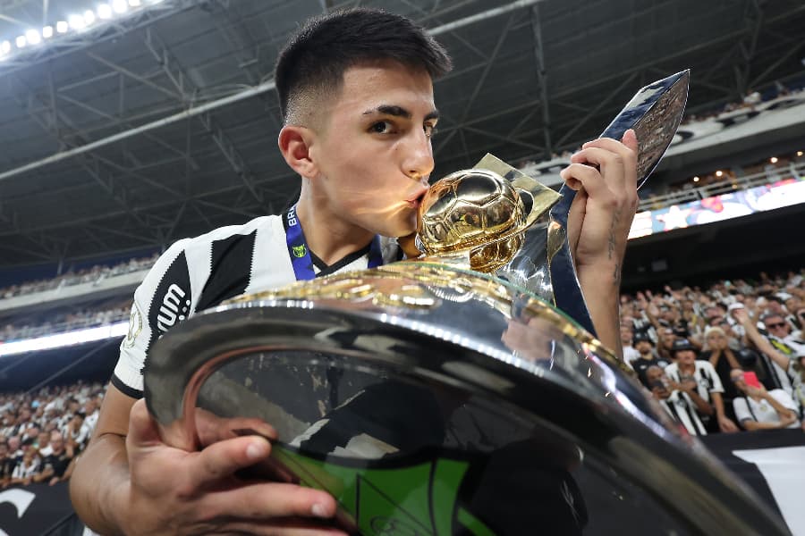 Almada de saída: o balanço da passagem do argentino pelo Botafogo