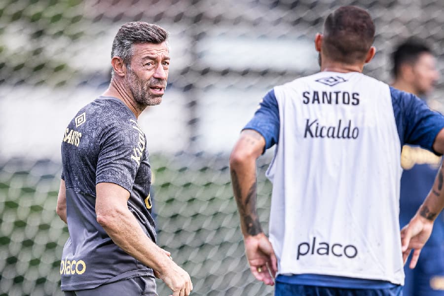 Santos é goleado em primeiro jogo-treino com Pedro Caixinha
