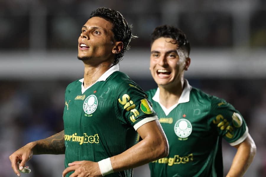 Palmeiras vira nos acréscimos e bate o Santos em clássico na Vila