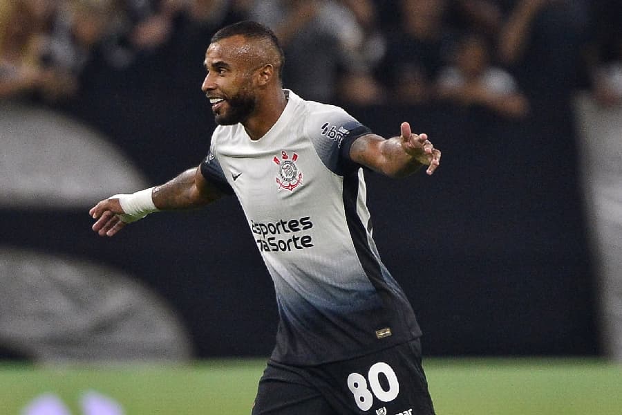 Corinthians vence o Água Santa no Paulistão e iguala marca histórica
