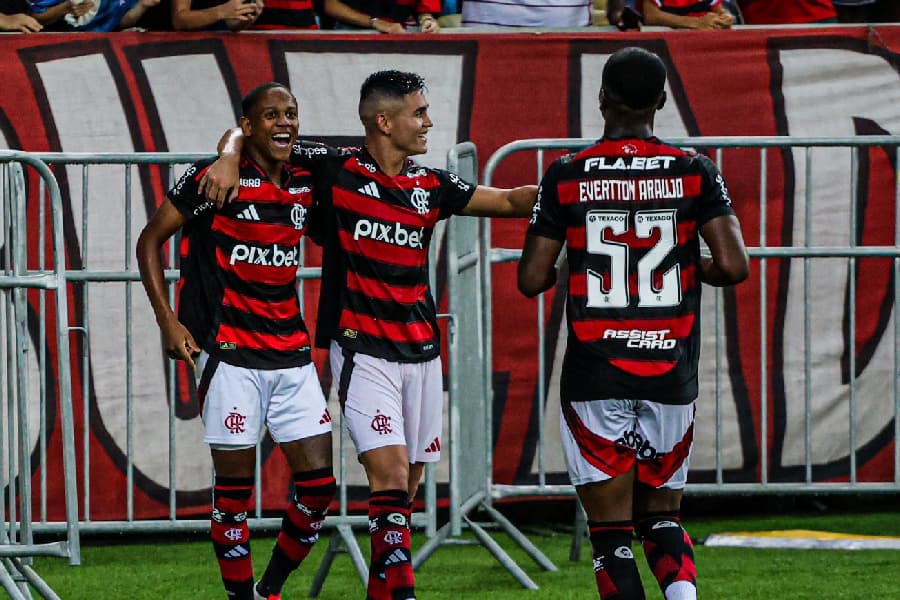 Flamengo vence Sampaio Corrêa e mantém boa fase no Carioca