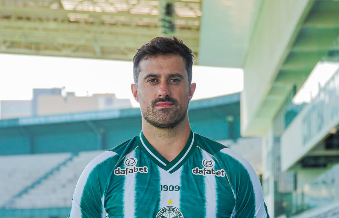 Foguetório com Lucas e papo com CR7: zagueiro detalha histórias e metas