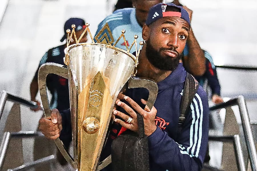 Pai de Gerson diz que Flamengo não valoriza filho e vê chance de saída