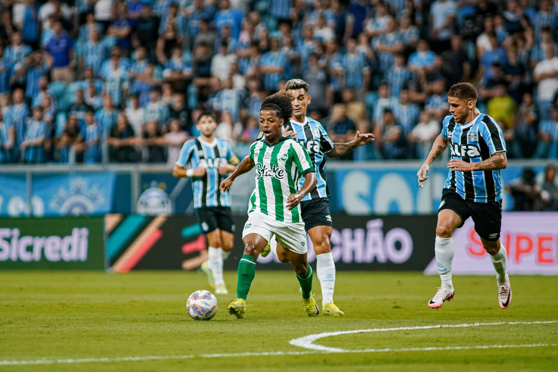 Grêmio larga na frente do Juventude em semifinal do Gaúcho