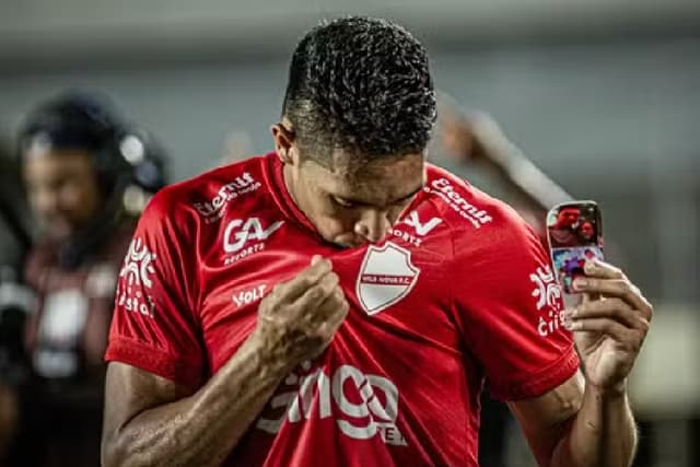 Vila Nova arranca no 2º tempo e é campeão goiano após 20 anos