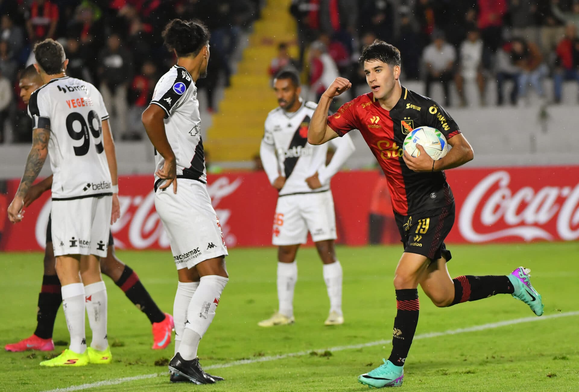 Vasco abre boa vantagem, mas cede empate ao Melgar no fim